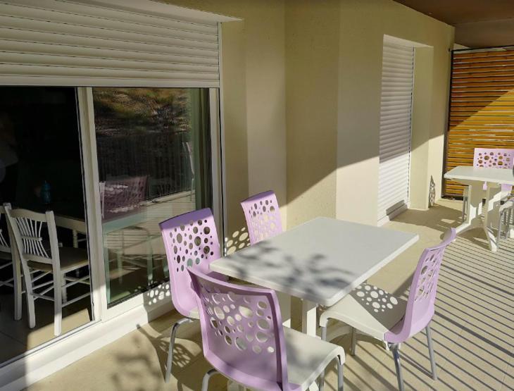 Meuble 6 Personnes Apartment Remoulins Exterior photo