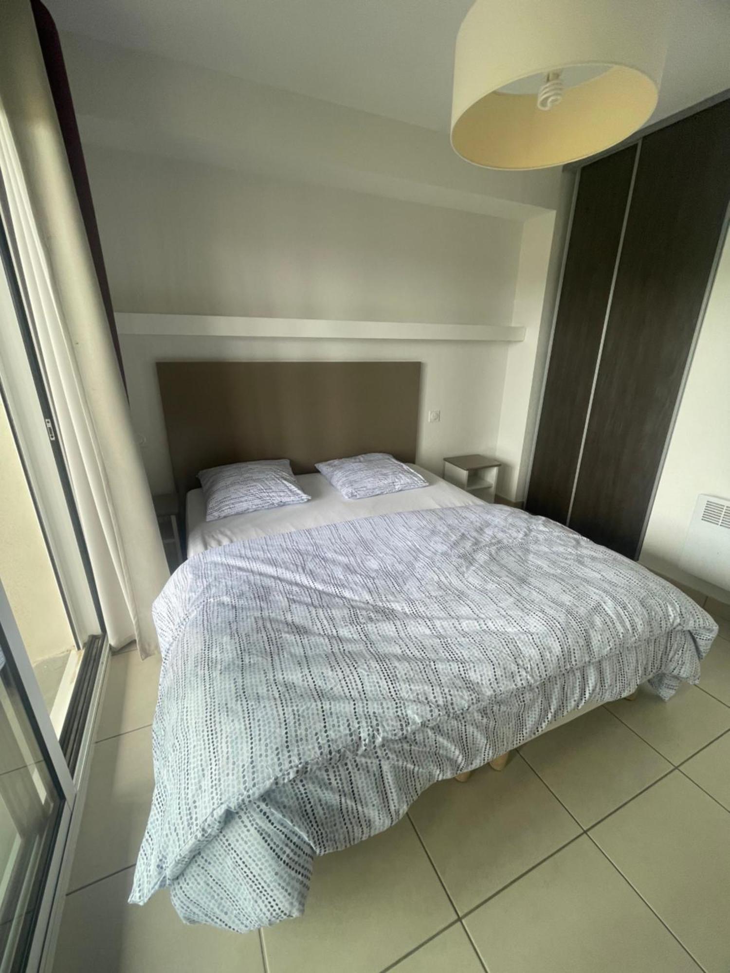 Meuble 6 Personnes Apartment Remoulins Exterior photo