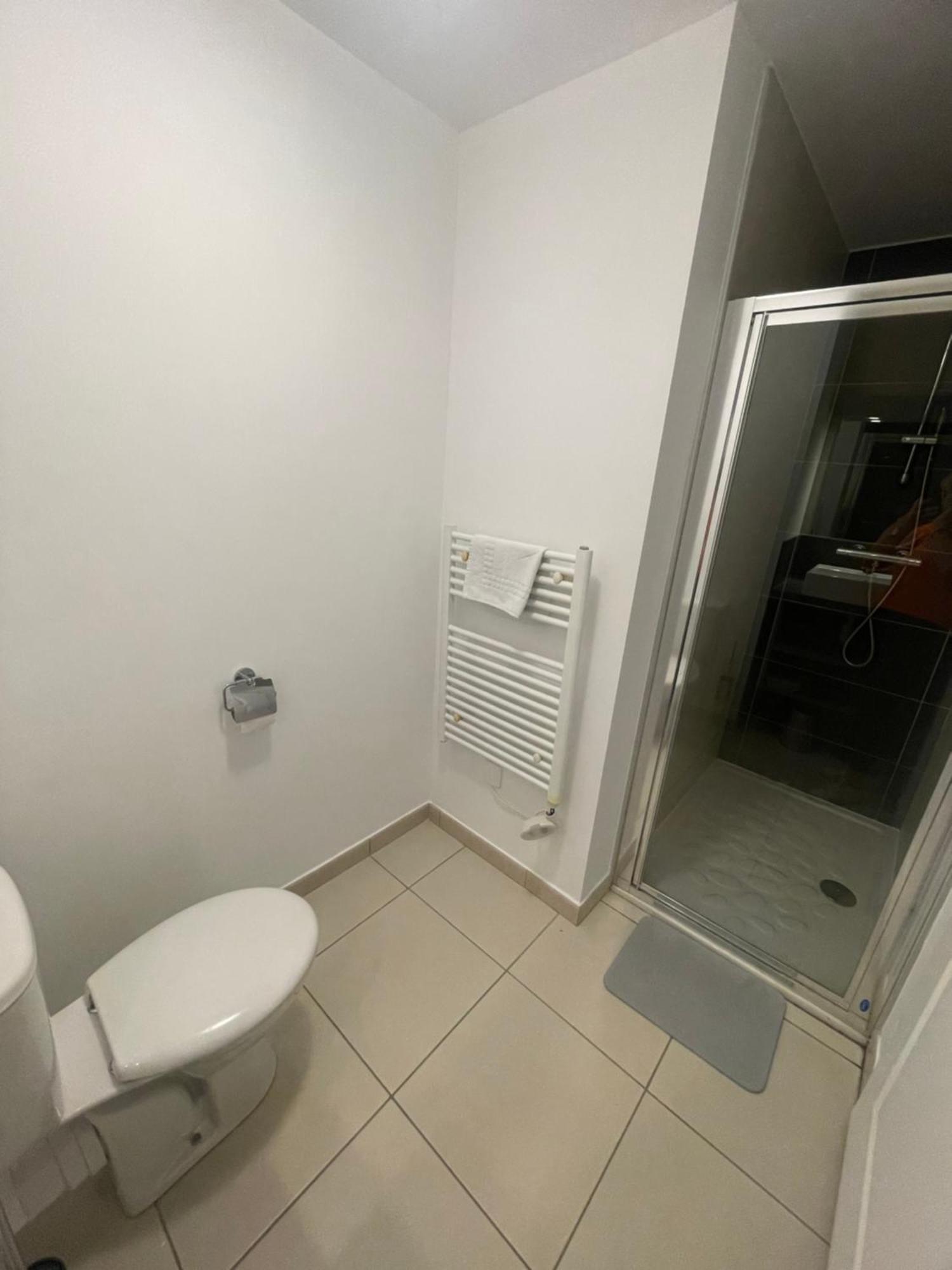 Meuble 6 Personnes Apartment Remoulins Exterior photo